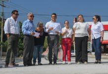 Supervisa Lalo Gattás pavimentación con concreto hidráulico en la colonia Sierra Madre.